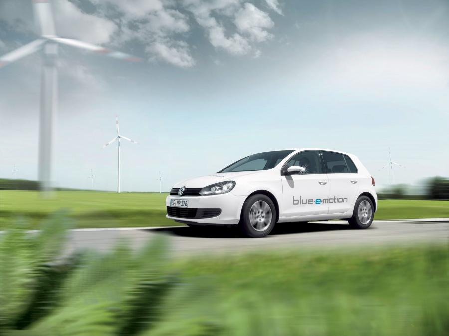  Volkswagen Golf Blue-E-Motion 2014 года  (фото 16 из 19)